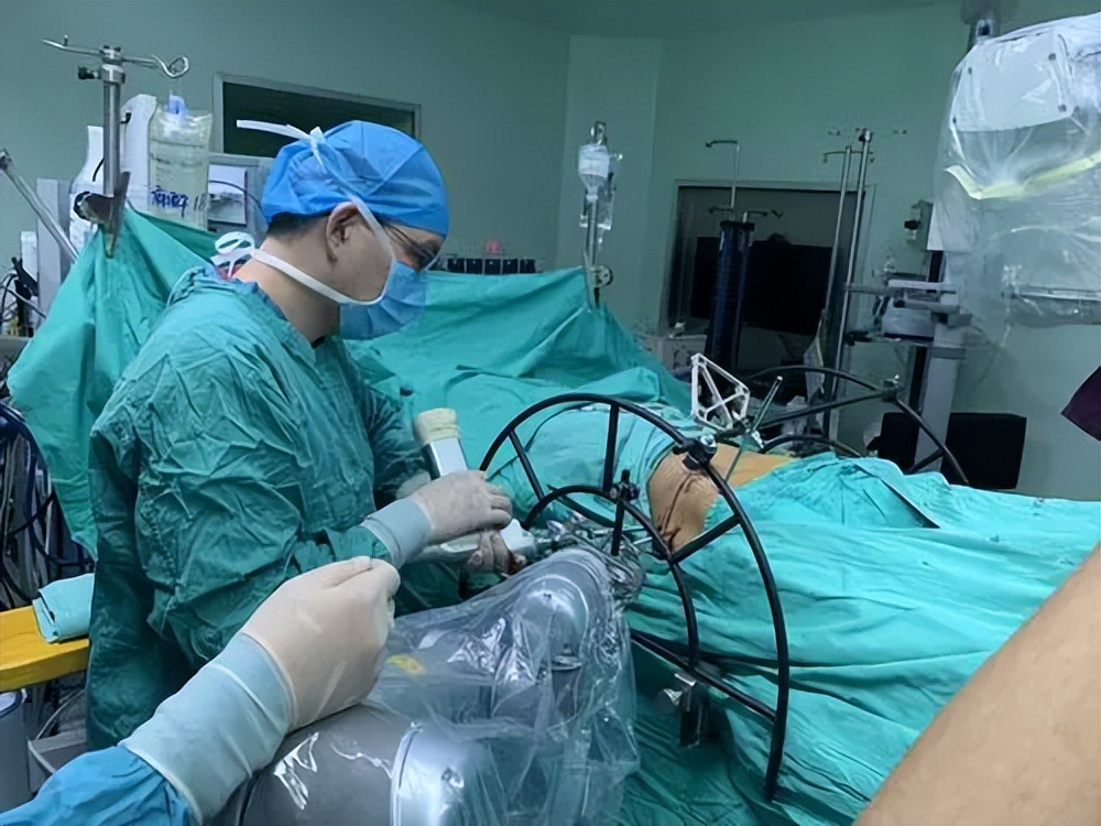 骨盆后环损伤后，新型螺钉的不同内固方法各有何优势？哪种方法好