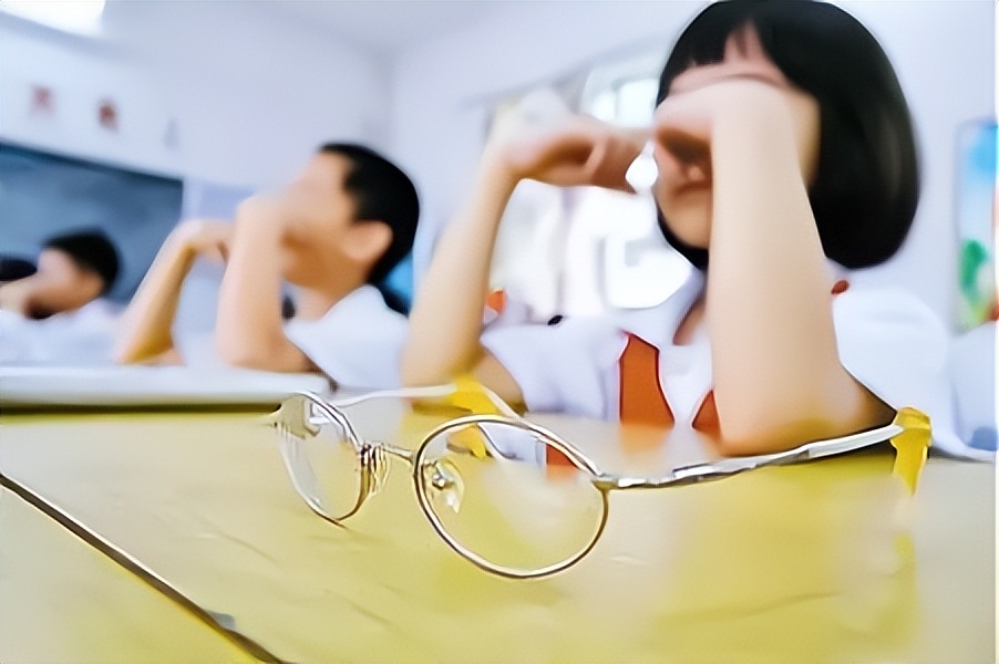 验光眼镜店和眼科医院,验光和配镜