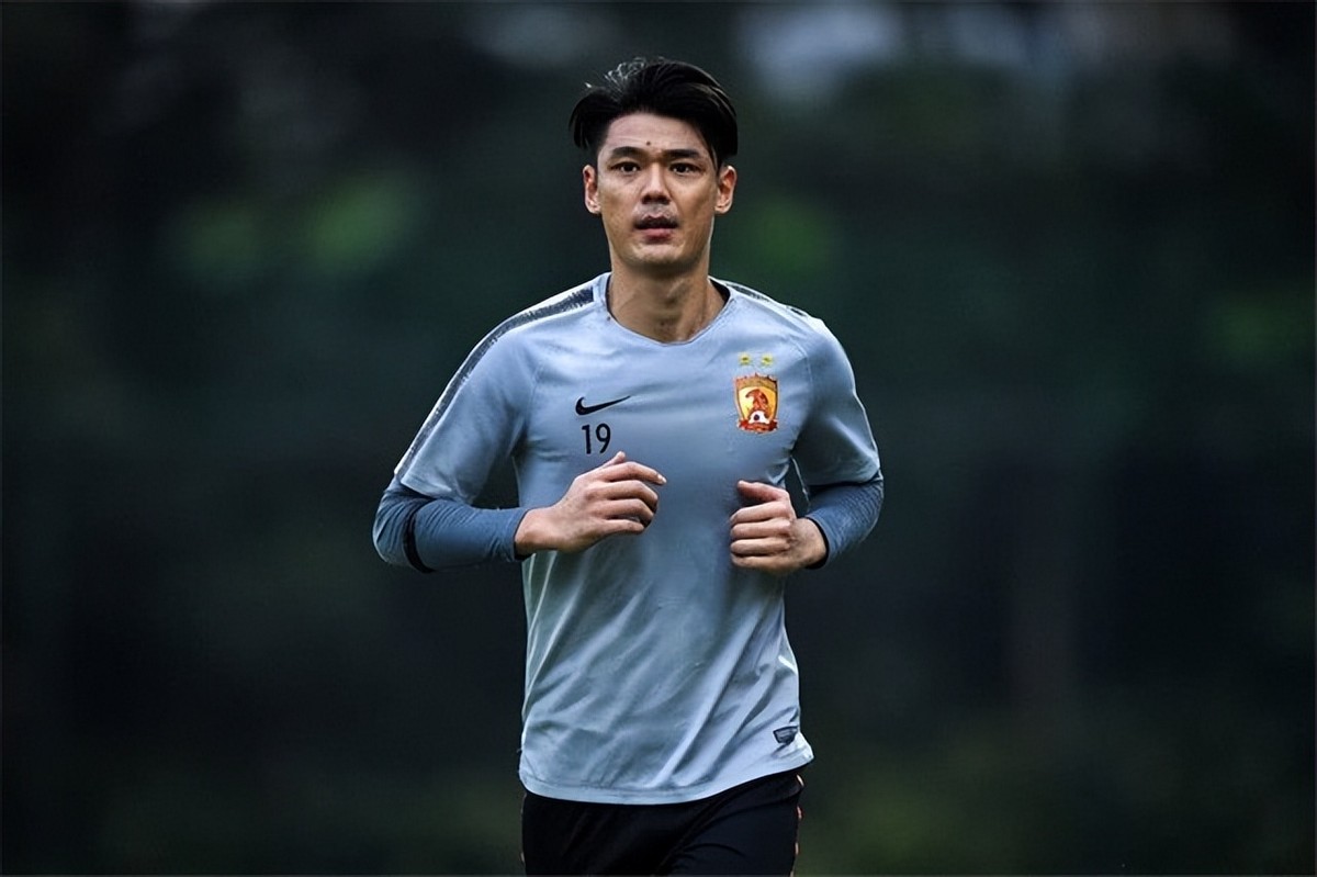 恒大队长曾诚完整版,恒大第一门将曾诚依然热爱足球