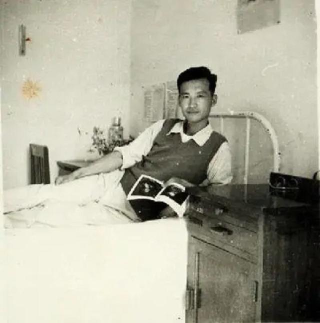 国军少校闯进解放区，要求见*长首**，李克农得知后激动回复：善待他