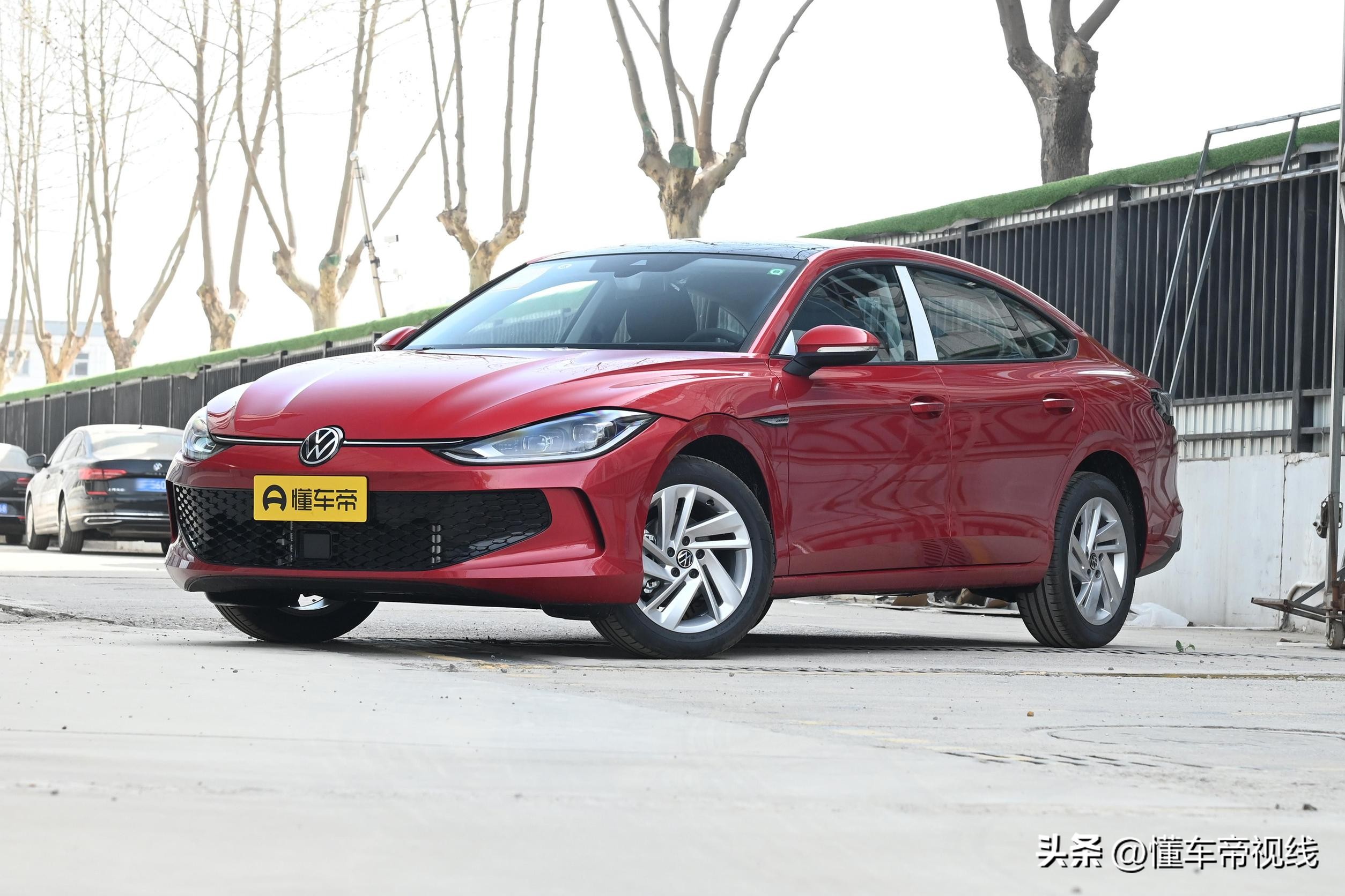 2022年明锐和凌渡哪个更值得买,凌渡跟斯柯达明锐后排空间哪个大