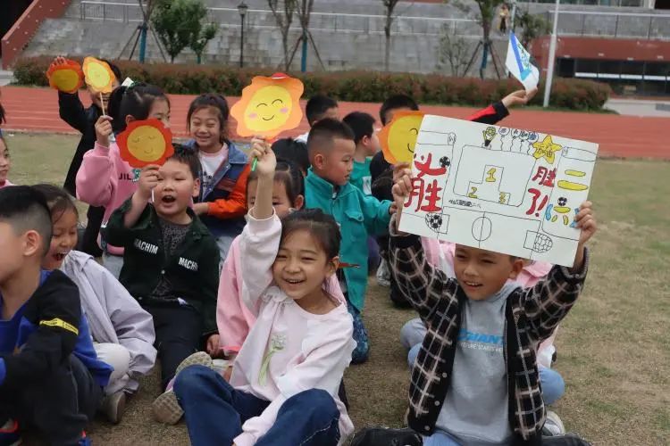 足球点燃梦想激情挥洒青春,小学校长杯足球赛的精彩瞬间