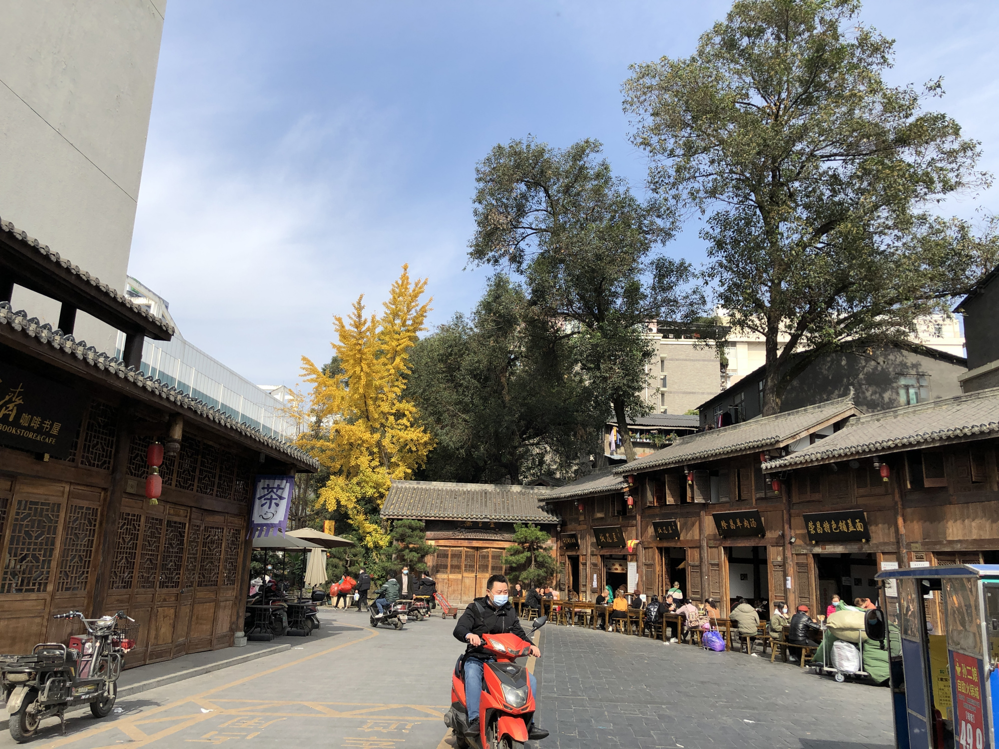 荷花池市场有什么好玩的,荷花池仿古街