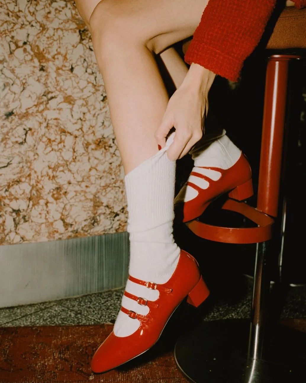 贾玲穿的鞋子品牌,贾玲今年春节穿的鞋