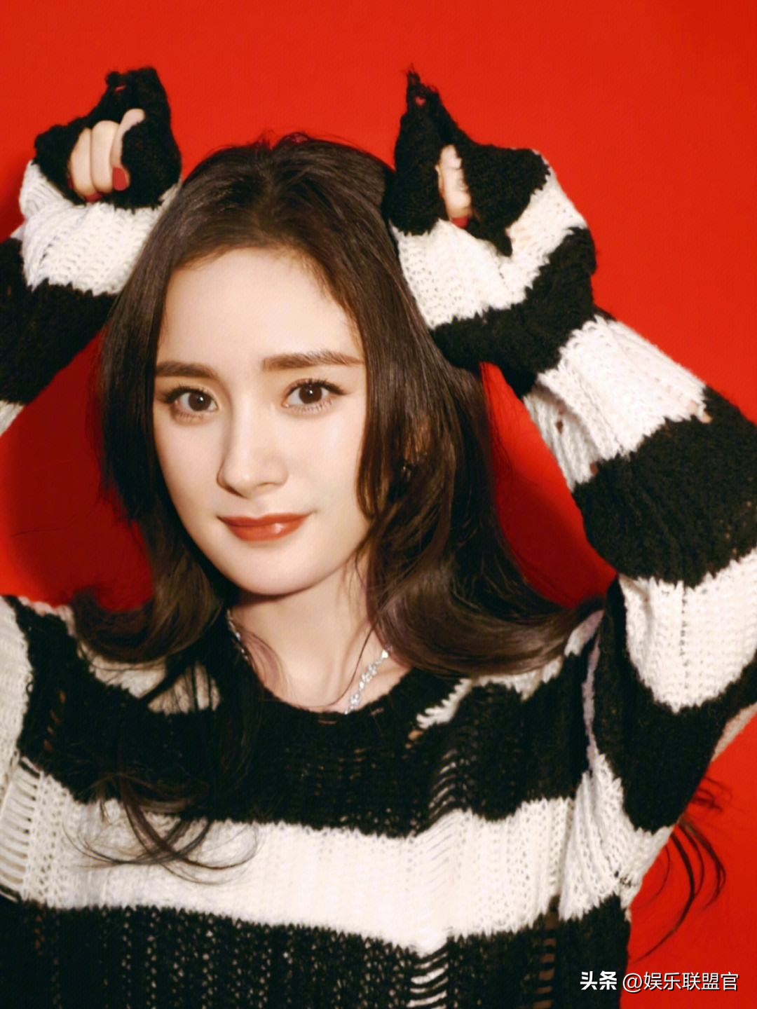 撩汉、乱认爸、男男接吻，这6位明星是没分寸感，还是“耍流氓”