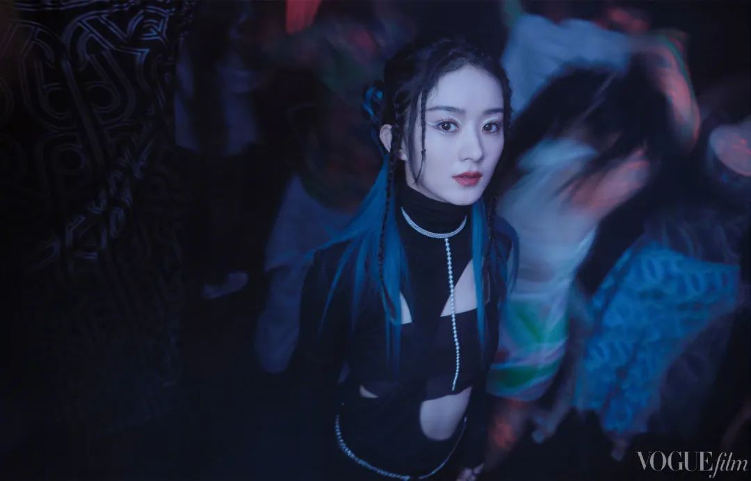 赵丽颖一头红发绚丽吸睛,赵丽颖红发造型