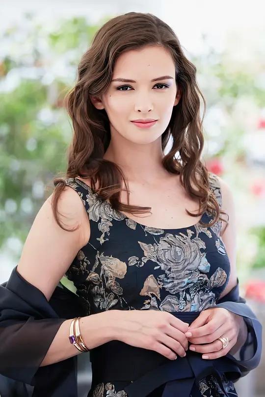 鐩樼偣淇勭綏鏂殑缇庡コ,甯︿綘浜嗚В鐪熷疄鐨勪縿缃楁柉缇庡コ