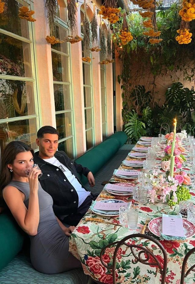 布克詹娜最近新料,詹娜布克甜蜜现身低调打扮出行