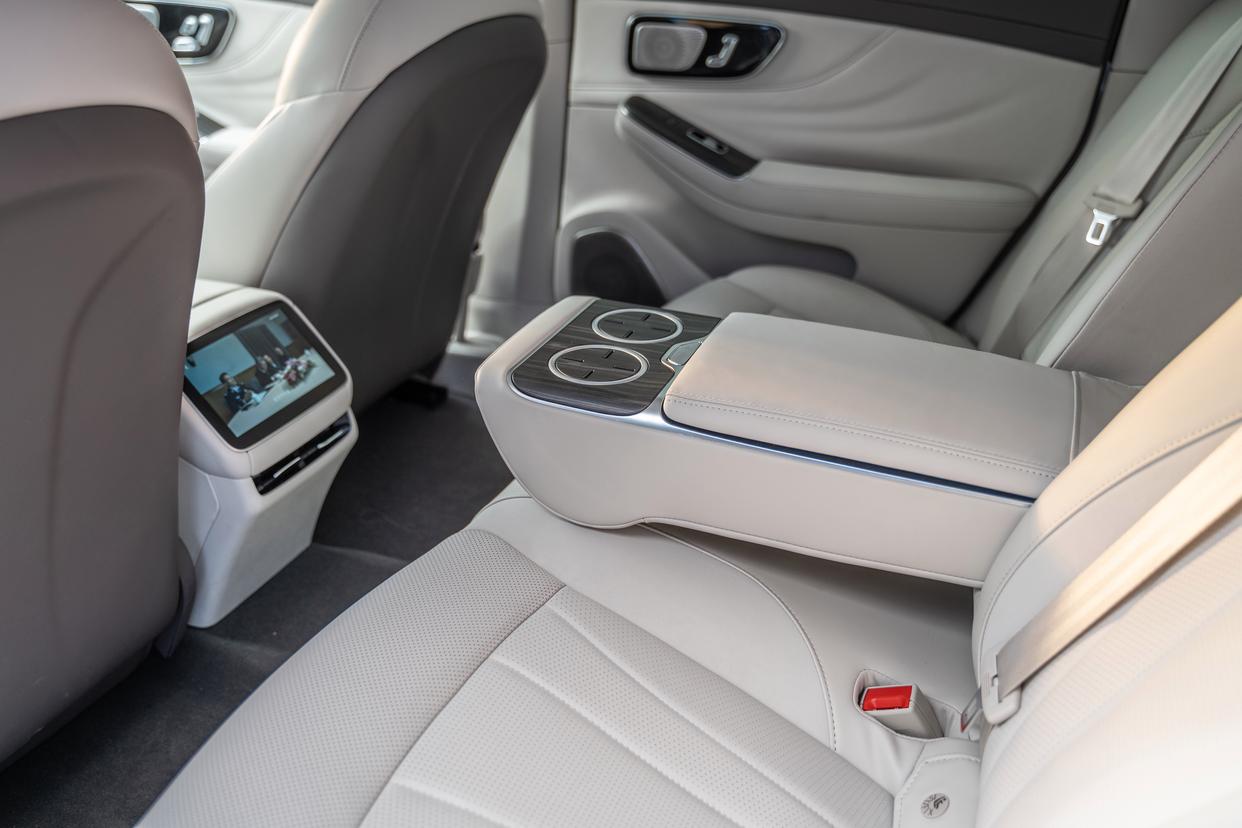 上汽飞凡f7政策,飞凡f7新能源汽车换电