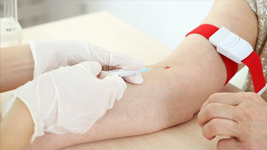 艾滋病有“后悔药”吗？医生：高危*行为性**后，这样做或许能够保命