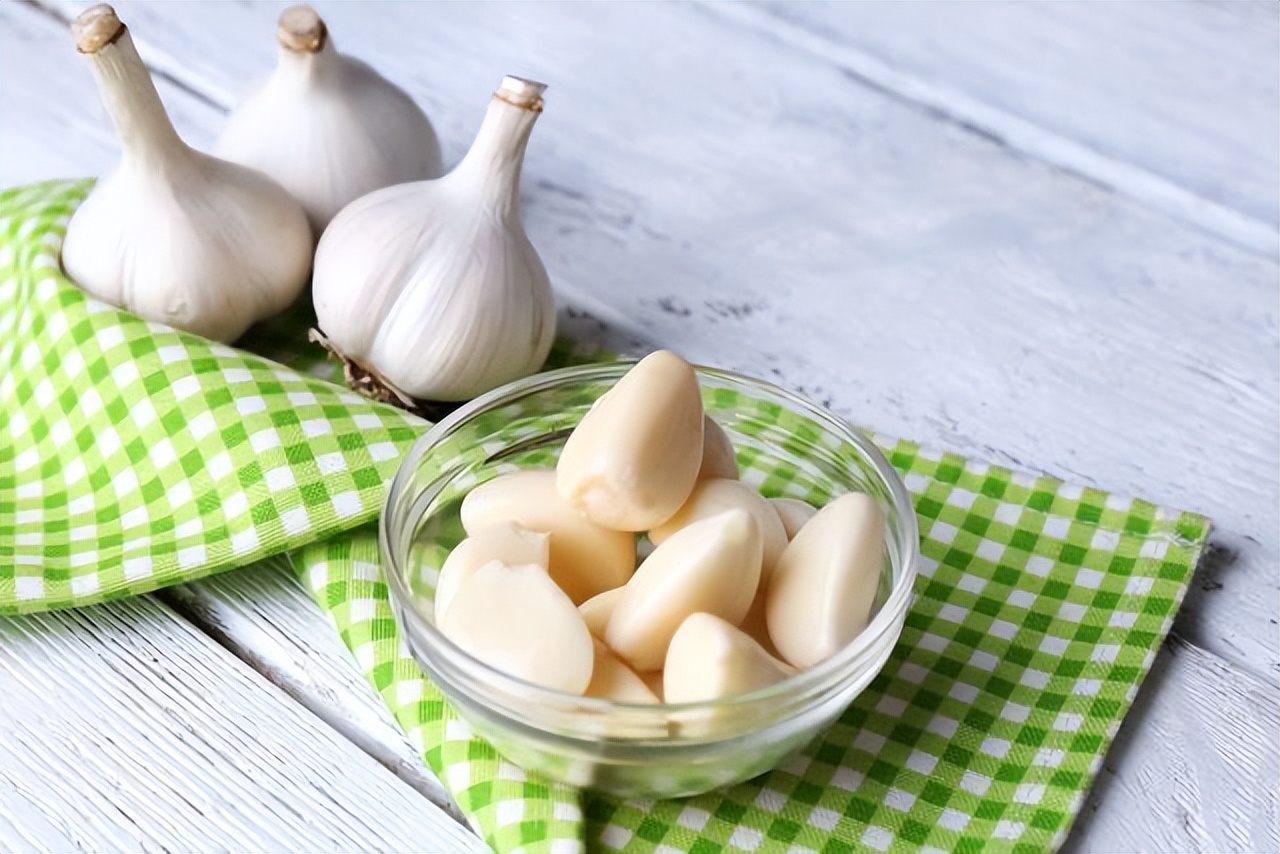 天天吃大蒜的人得到了什么,天天坚持吃大蒜的人