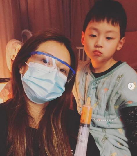 女子自曝孩子发烧,孩子确诊阳性发烧39.7