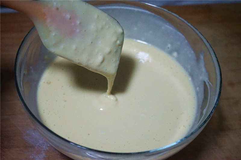 两个鸡蛋一根葱做的鸡蛋饼,两个鸡蛋一碗面粉怎么做好吃