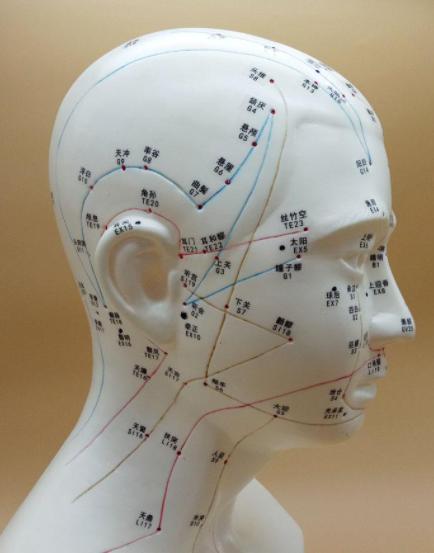 故事:江苏70岁老人头疼欲裂,检查时发现颅内有*弹子**,吓坏在场医生