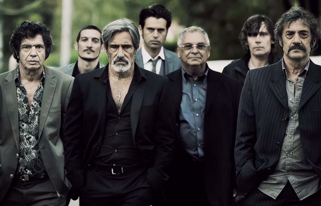 华人黑帮联手打败白人,华人黑帮对战意大利黑手党