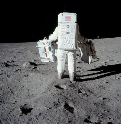美国的登月计划当时是否轰动全球,登月计划真的没有成功过吗
