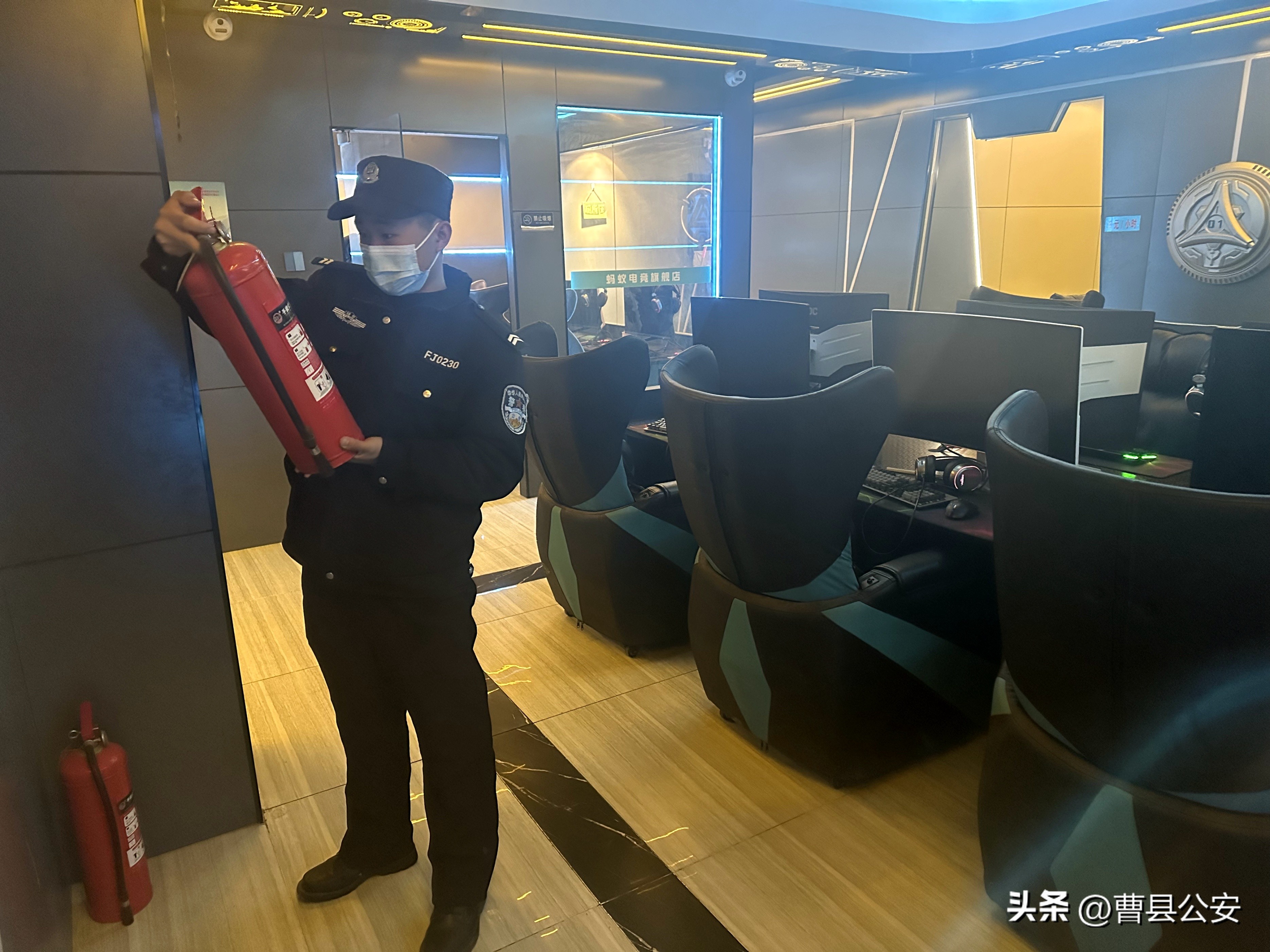 网警开展网吧检查,网警巡查网吧