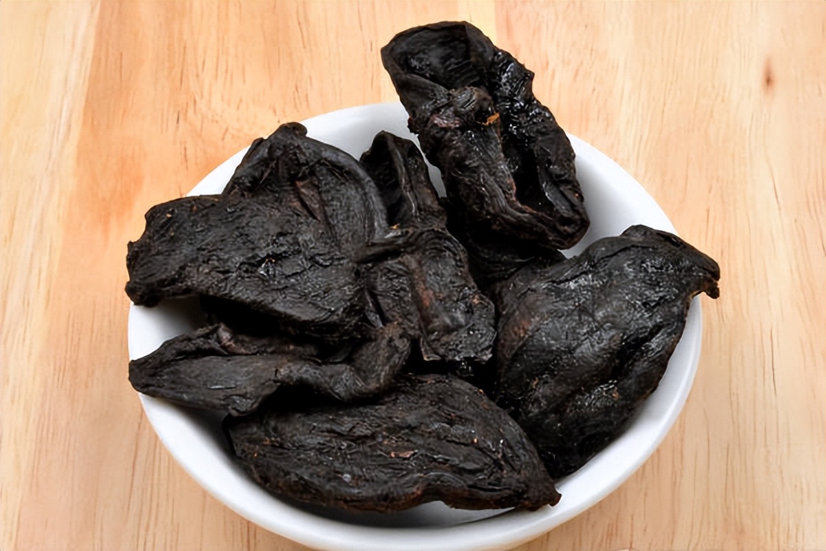 女性白发增多是什么原因造成的,女生30岁开始长白发缺什么营养