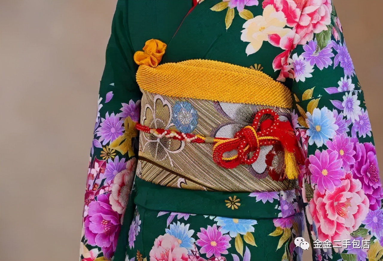 日式和服里面穿什么衣服,日本和服和中国和服哪个最好看