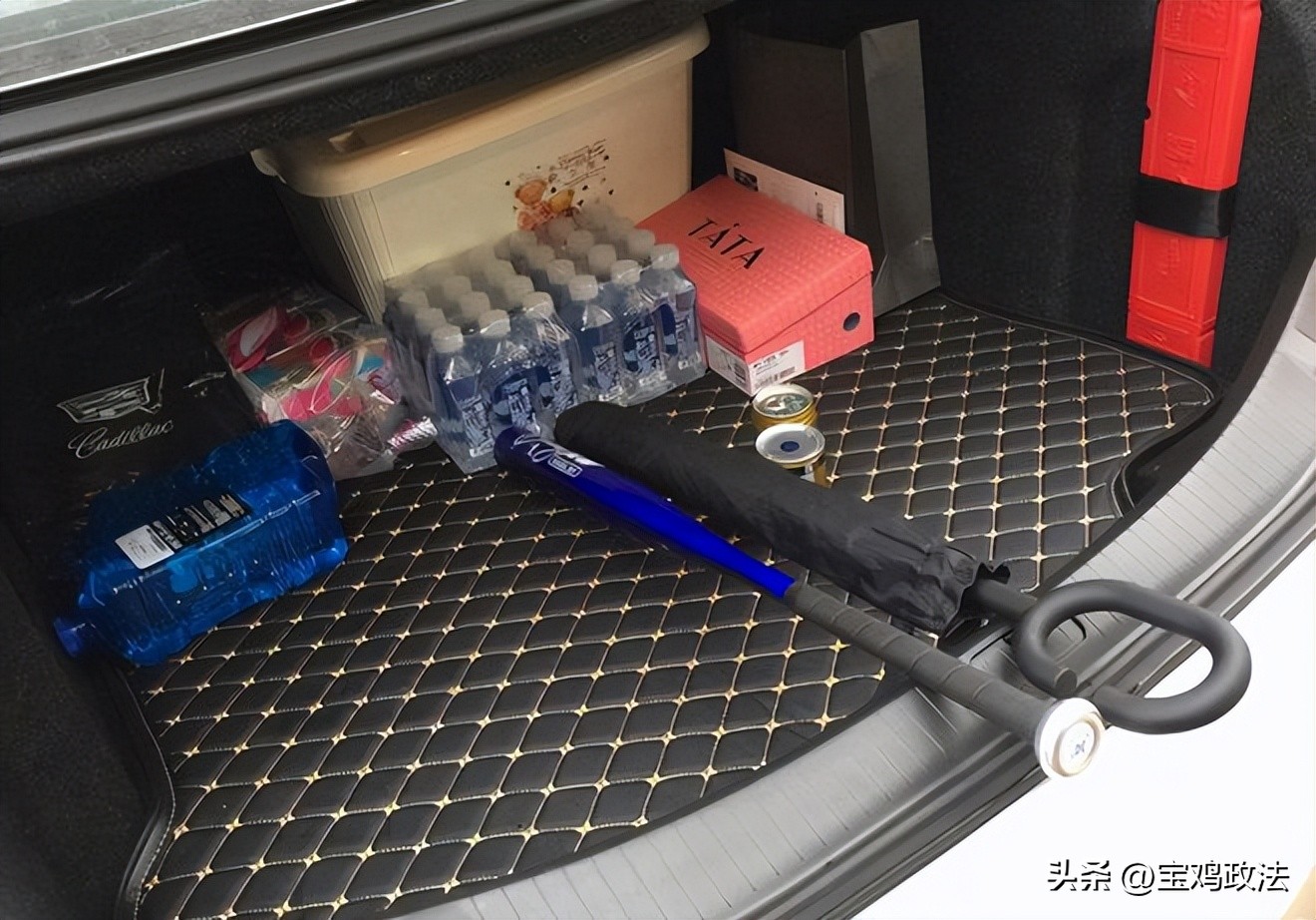 车上放什么工具防身不违法还吓人,交警车上放什么防身工具不违法