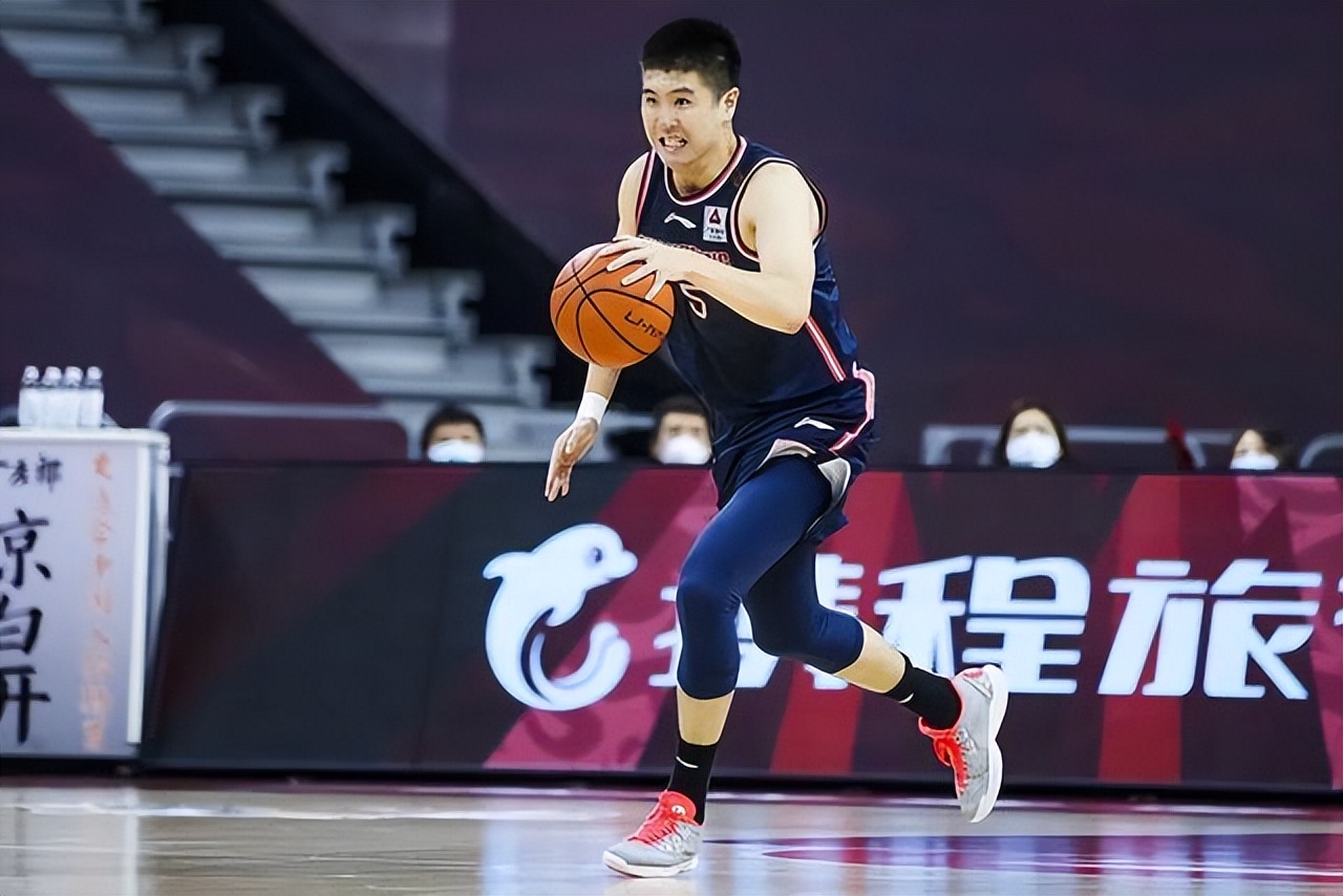 广东男篮15人名单，两个防守悍将回归，广东队第二阶段要高飞