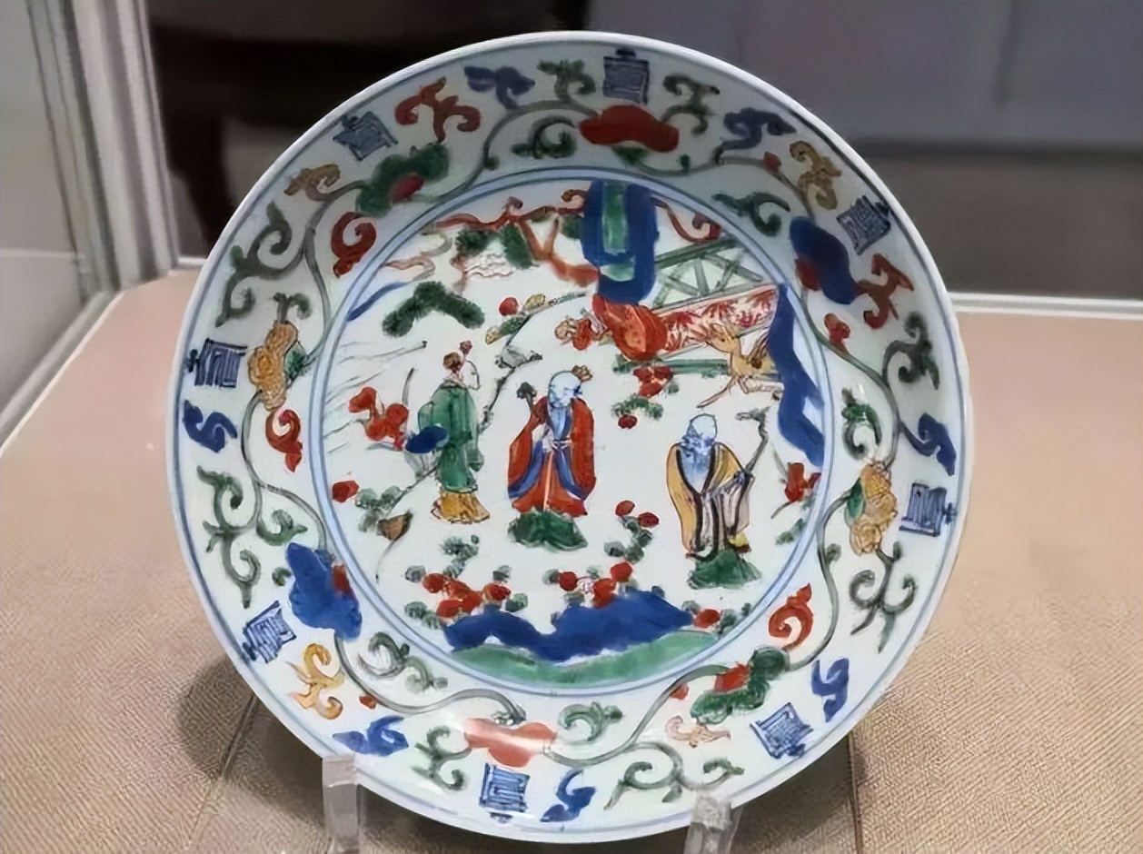 青花瓷歌词天青色等烟雨讲解,为什么天青色等烟雨说的是青花瓷