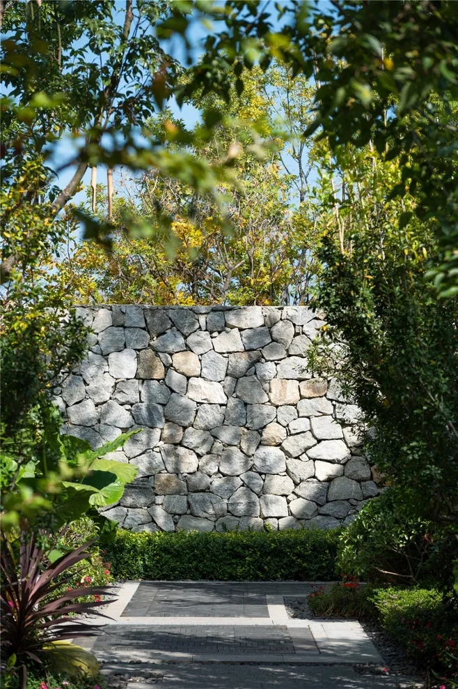 现代式庭院石墙,庭院老石墙院墙怎么处理好