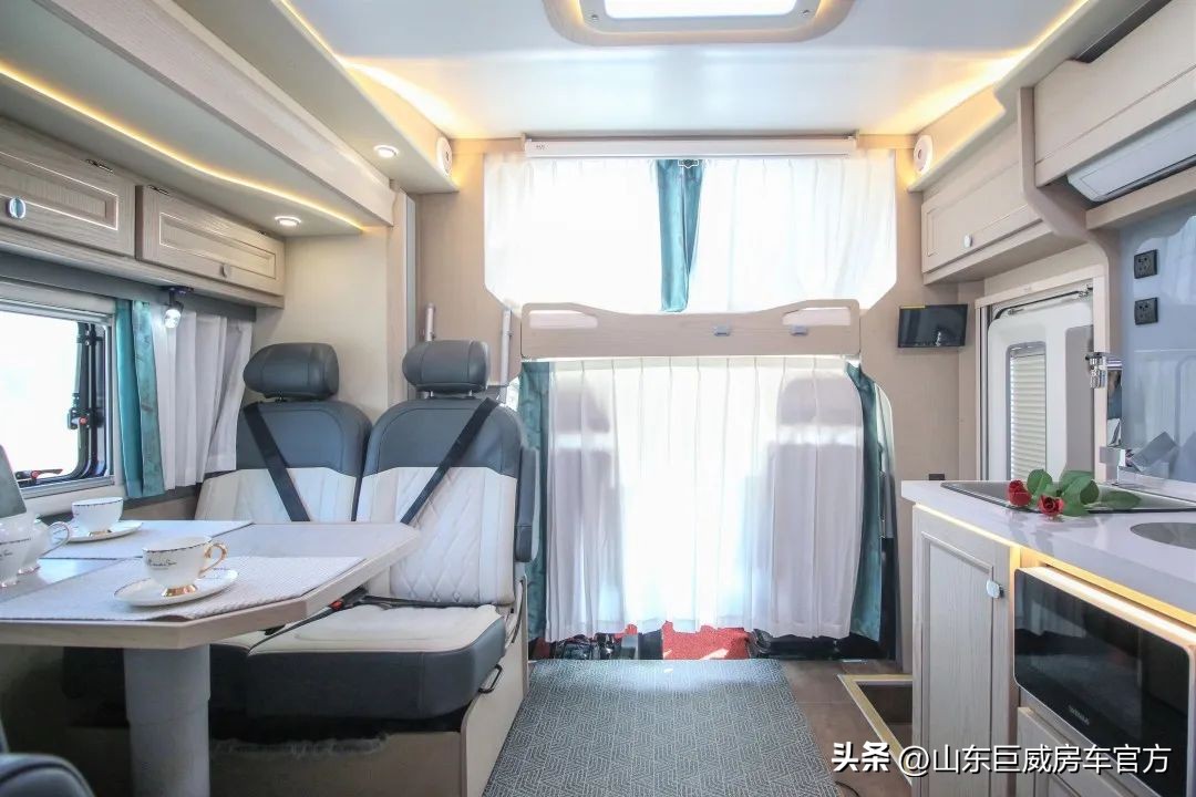 178万依维柯双拓展房车,依维柯b型房车