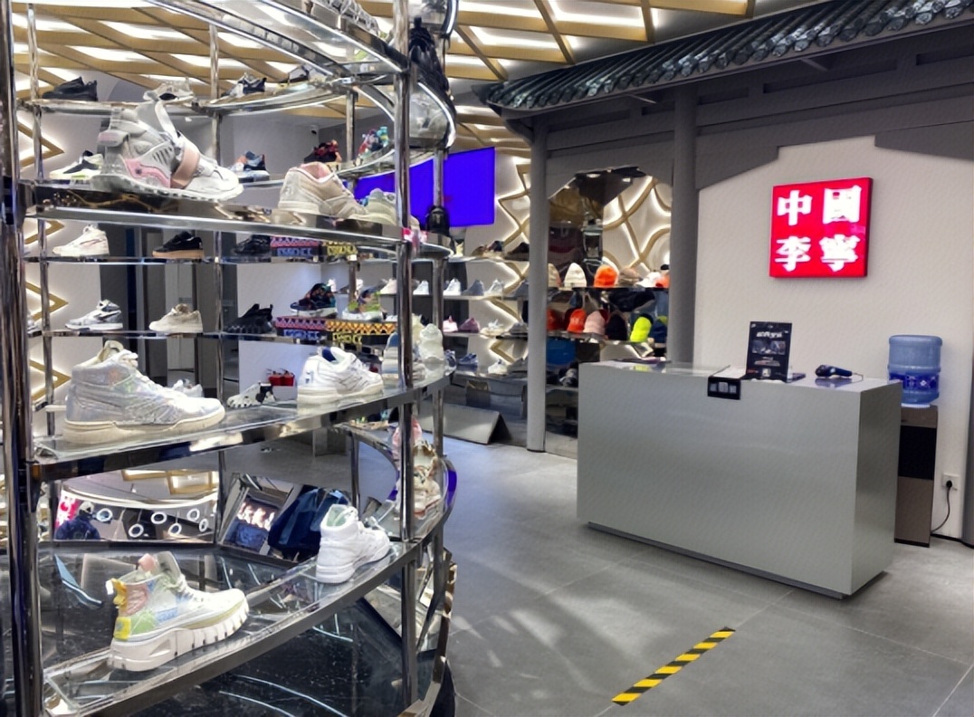 李宁家族坐拥千亿资产版图：花8亿“穿”洋鞋，进军电竞和咖啡