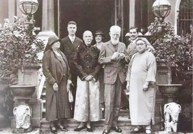 嫁给首富一直无子，麦秀英劝说表妹当妾，表妹连生10子成平妻