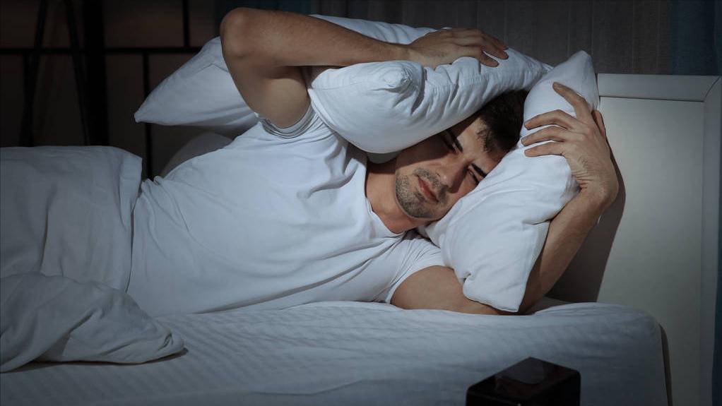 熬夜后感觉心脏累,熬夜之后的心脏疼可以恢复吗