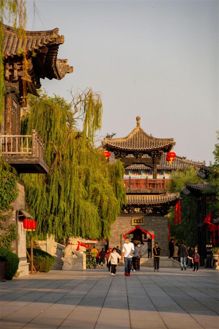 张艺谋点赞山东武校学生,被张艺谋夸的人