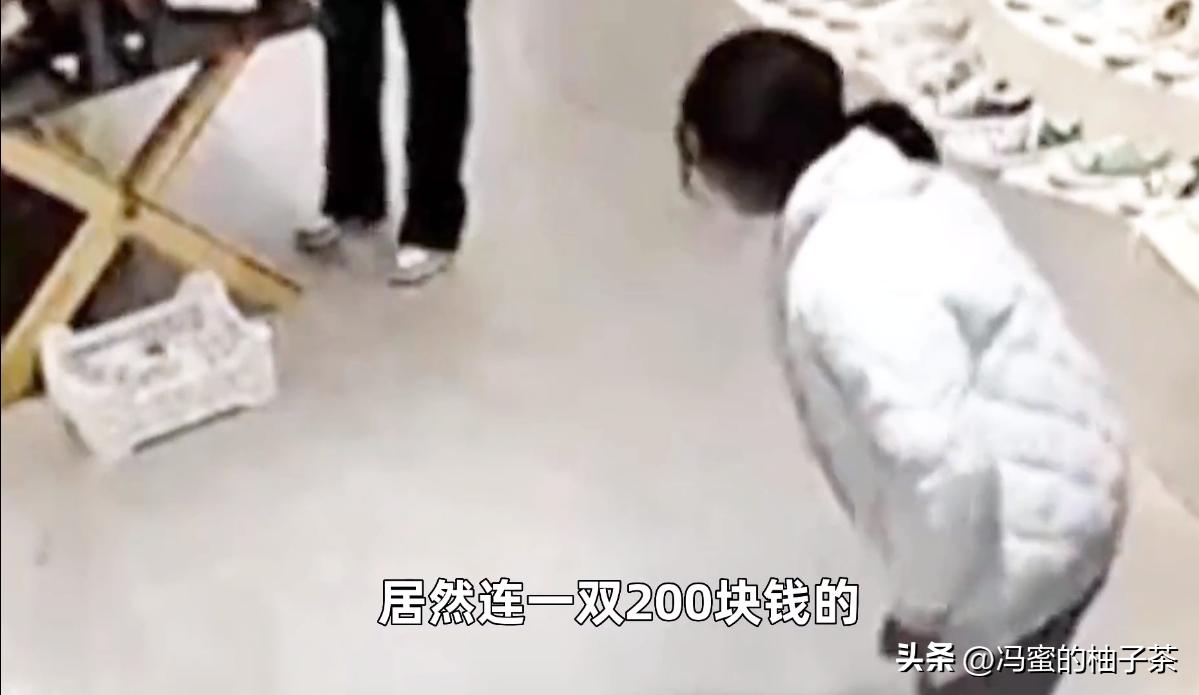 女子为200块买鞋下跪父母,女子为买鞋下跪父母