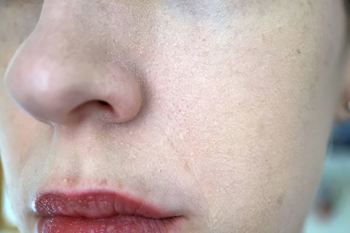 用什么粉底液好还可以养肤,不会化妆用什么粉底液比较好