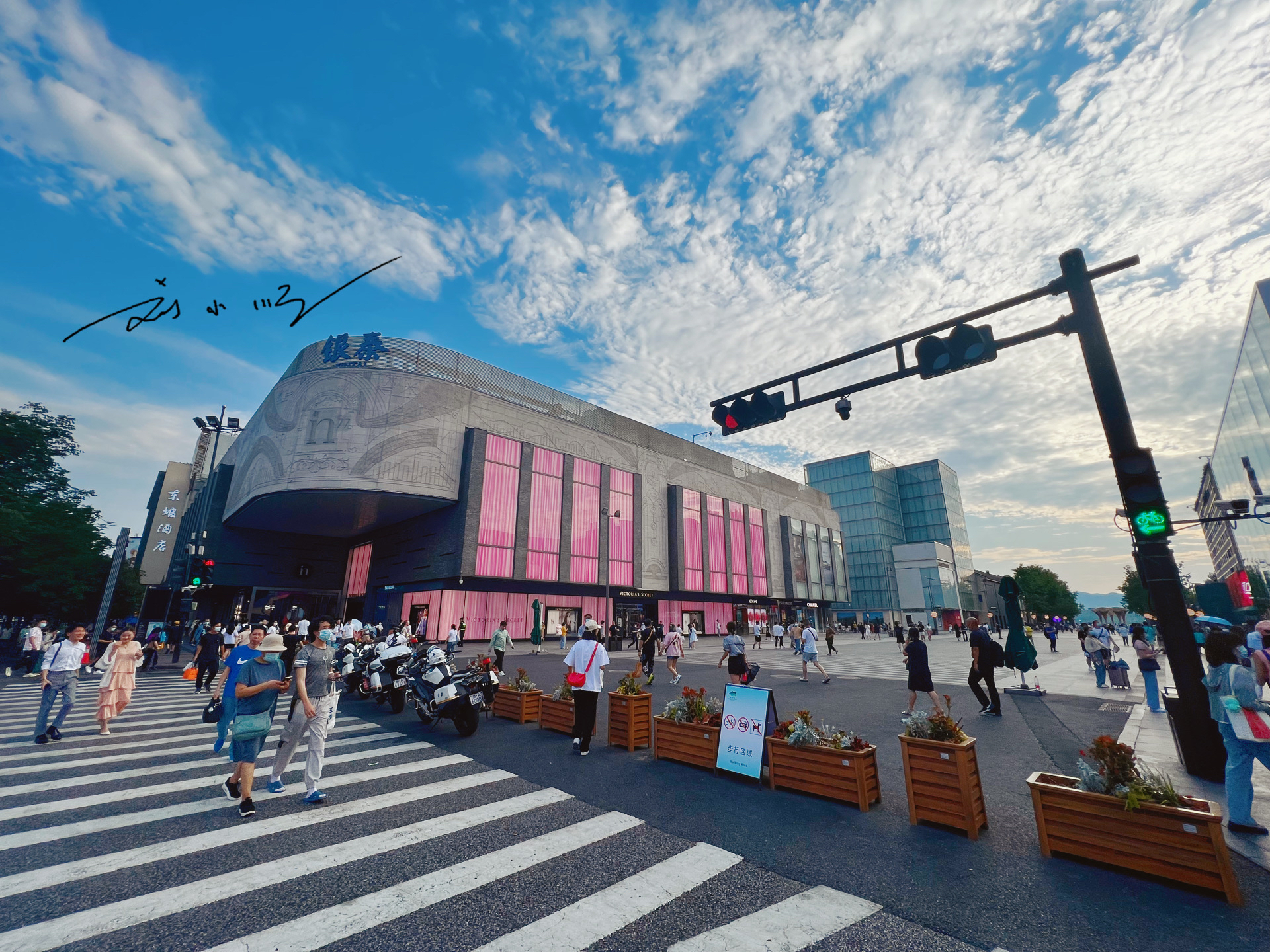 杭州西湖附近著名商业街,杭州西湖风景商场