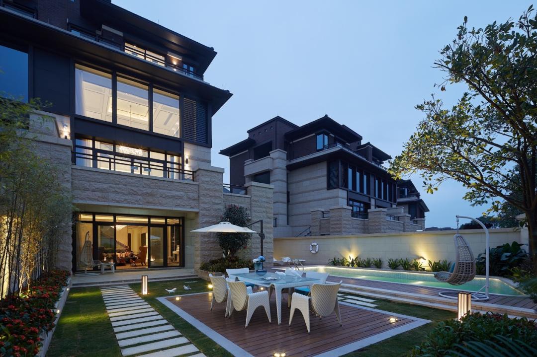 终于等到了！比想象更美的稀缺湖景别墅！