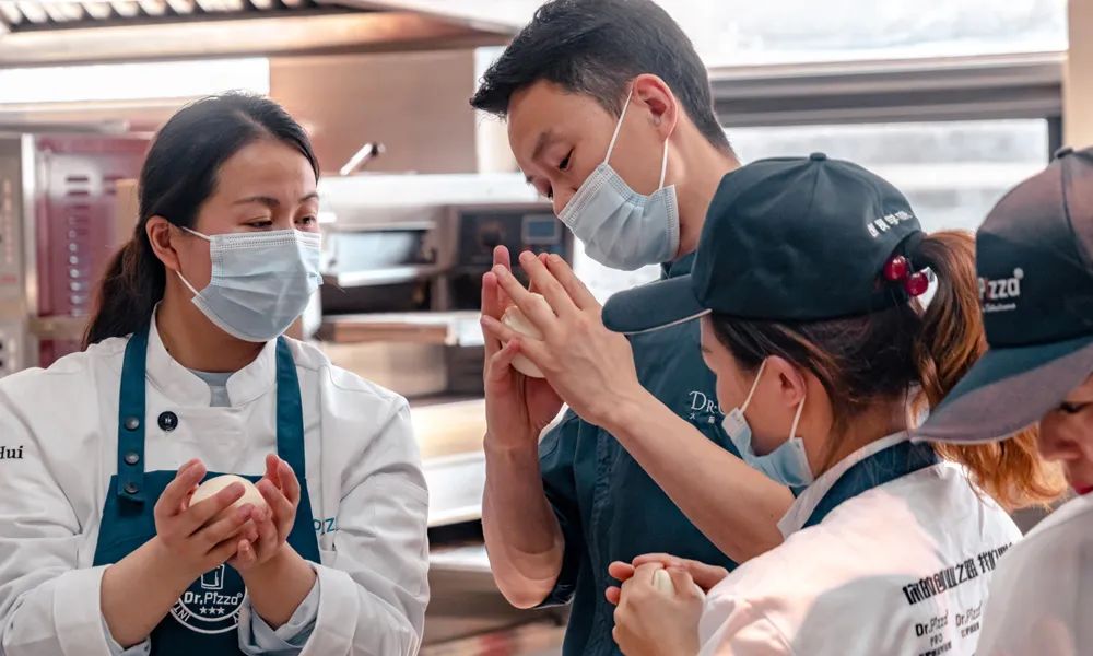 做意式披萨和美式披萨用的面粉一样吗？你选对做披萨的面粉了吗？