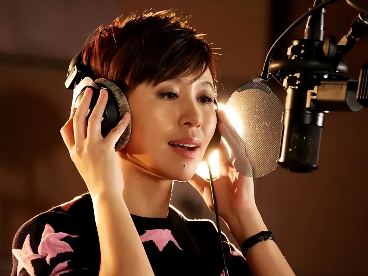 欧阳夏丹：从桂林走出的央视著名主持人，为何46岁仍未婚