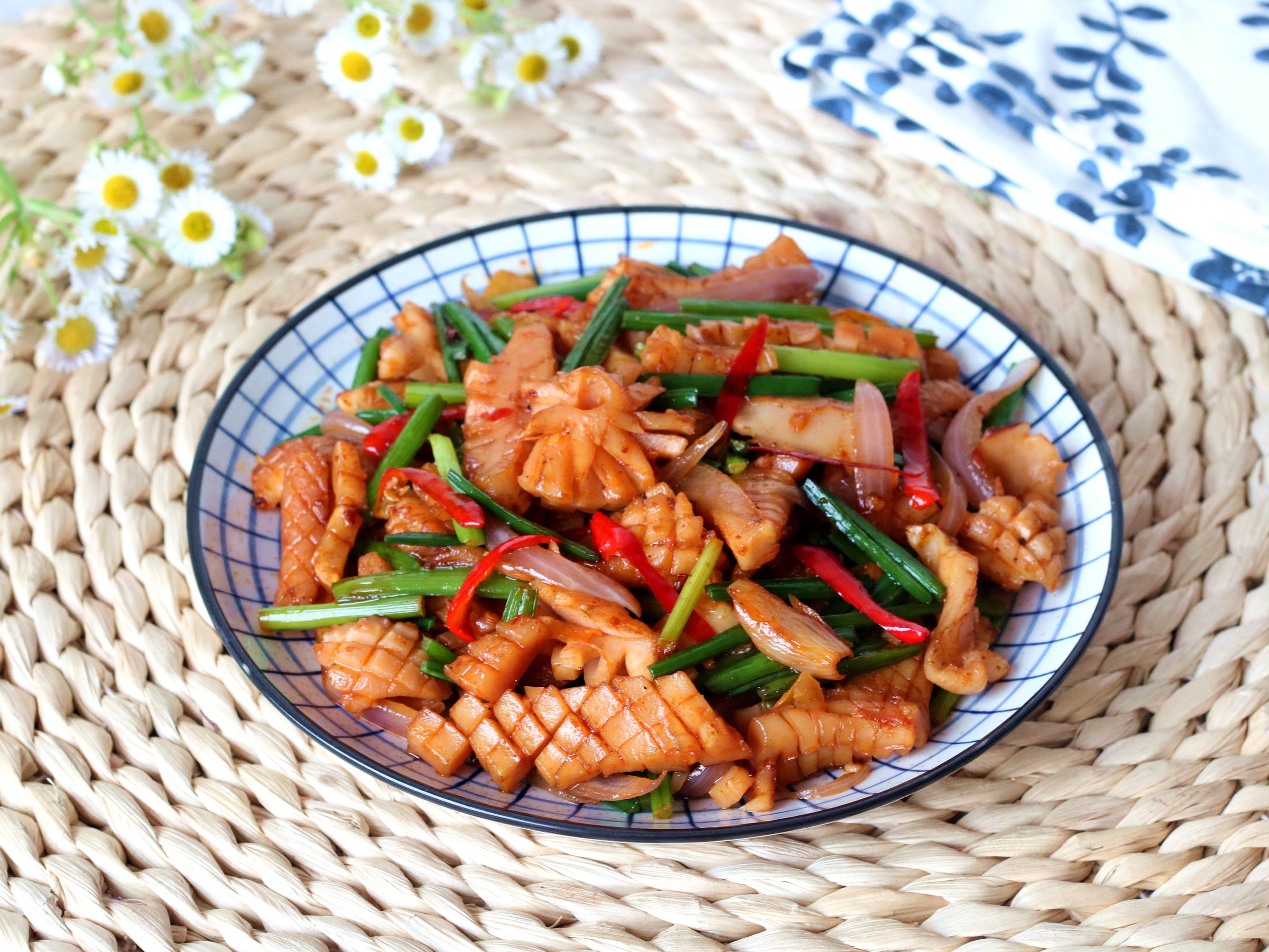 墨鱼是白灼好吃还是红烧好吃,墨鱼炒什么比较好吃