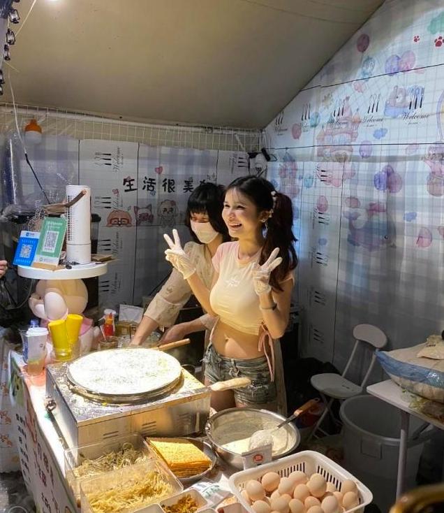 狗头萝莉煎饼摊现状,狗头萝莉卖煎饼在哪里摆摊