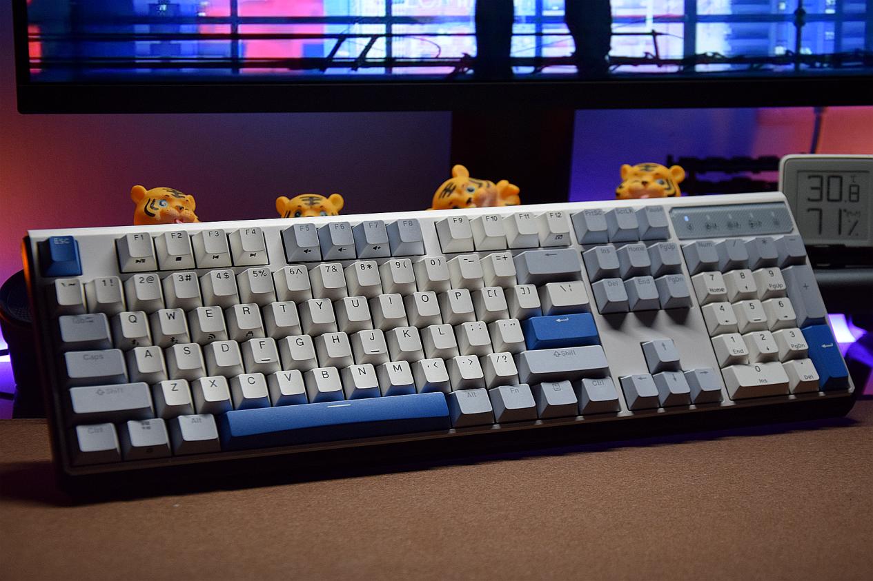 一年充电2次，这款无线机械键盘续航强得离谱，还可热插拔宏定义