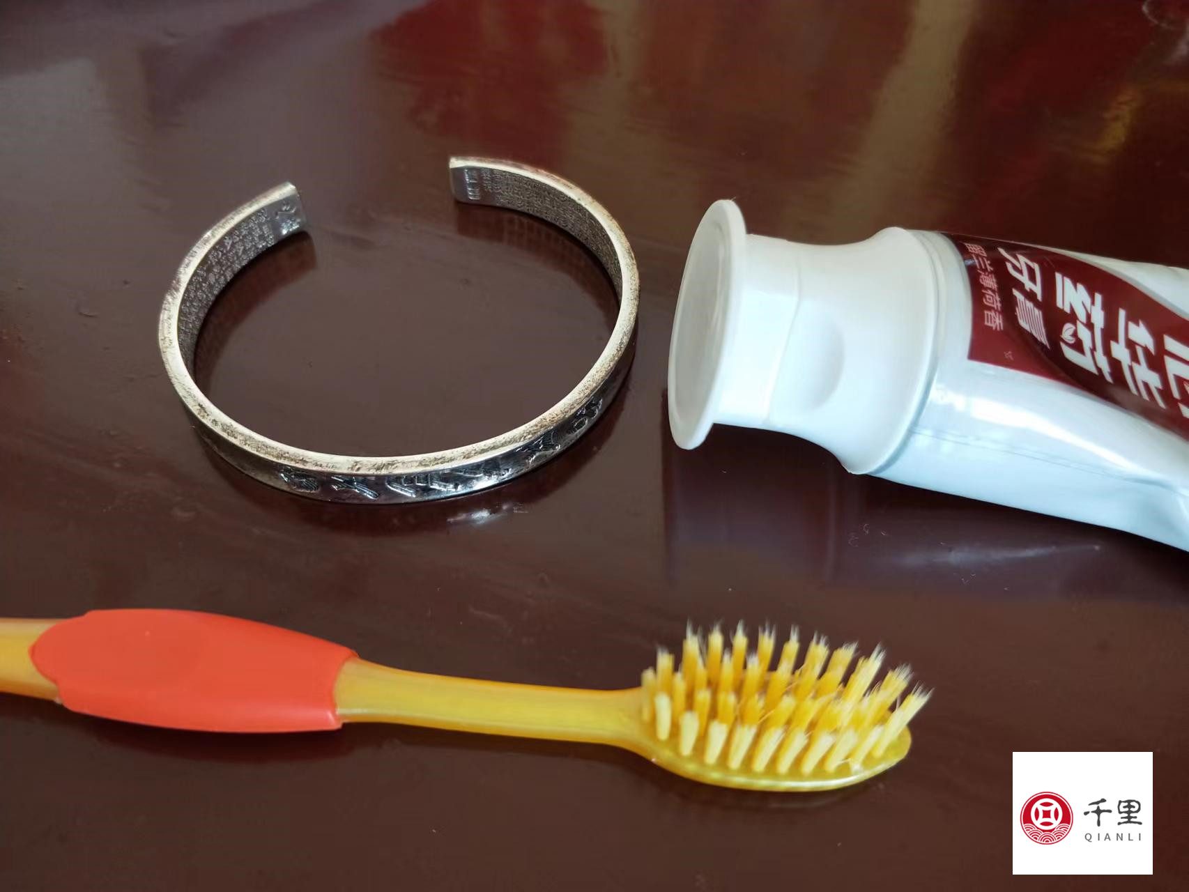 如何能让银饰明亮,一招让你暗淡的银饰重新恢复光泽