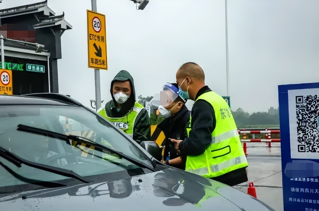 重庆一副区长粗暴劝返外地车辆好大的官威但应谅解