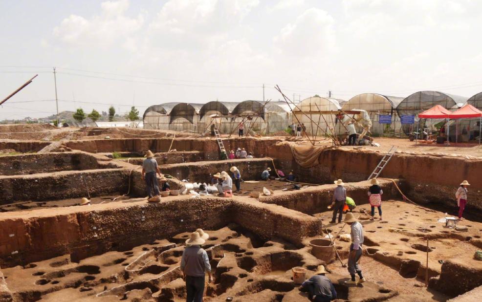 陕西出土7000年前的少女,陕西出土神秘死亡青年