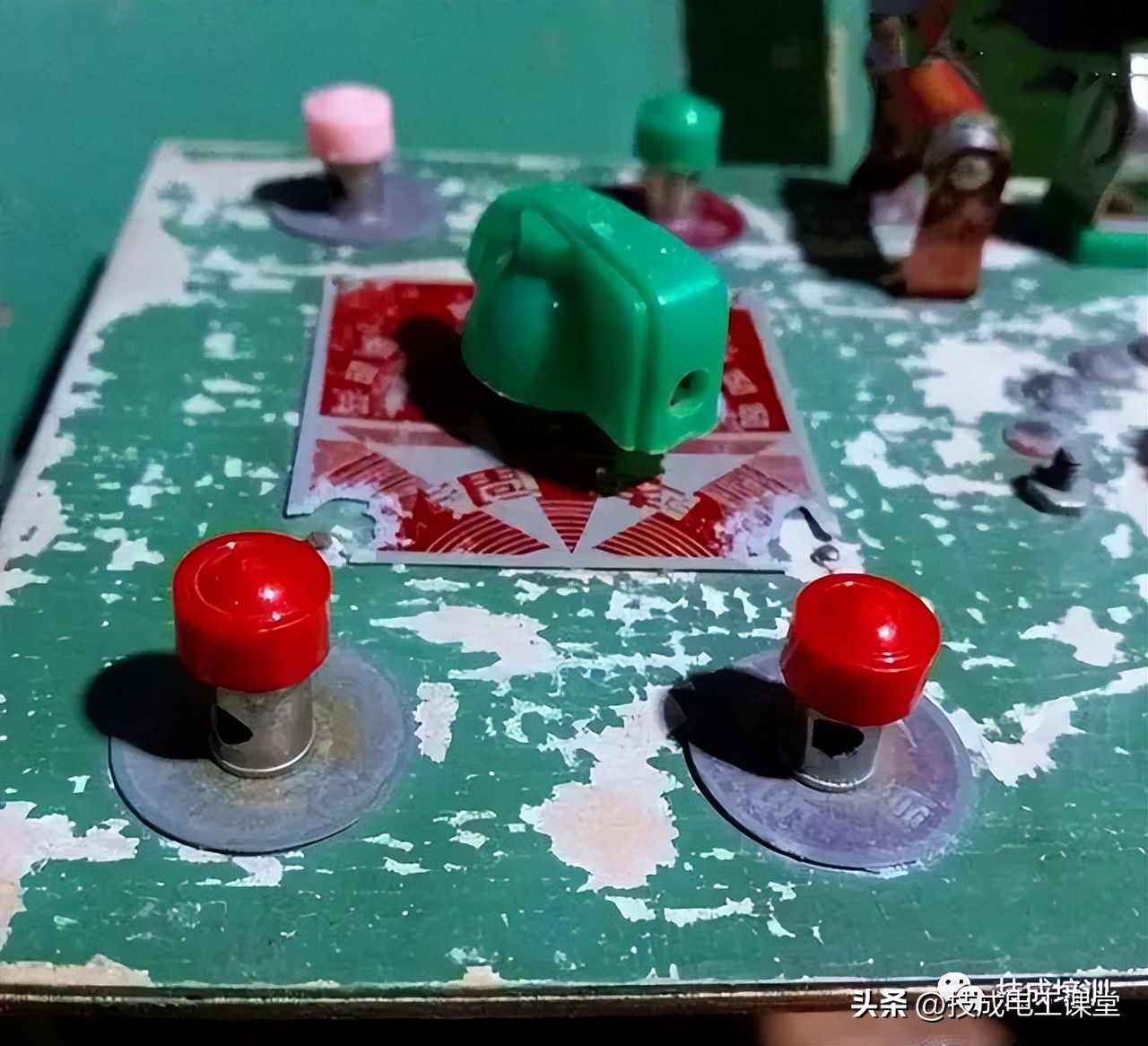 70年代红波六管便携收音机拆解,老矿石收音机电路图