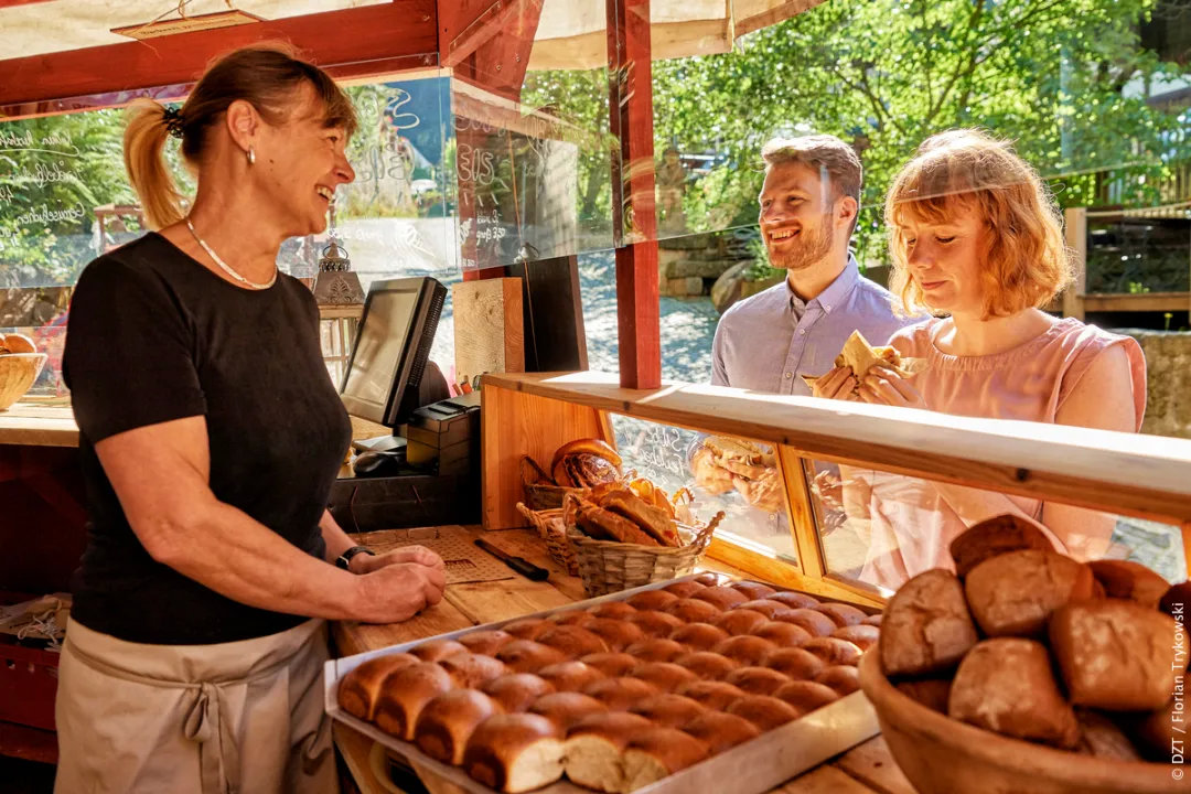 德国面包那么硬怎么吃,德国面包为什么吃不完