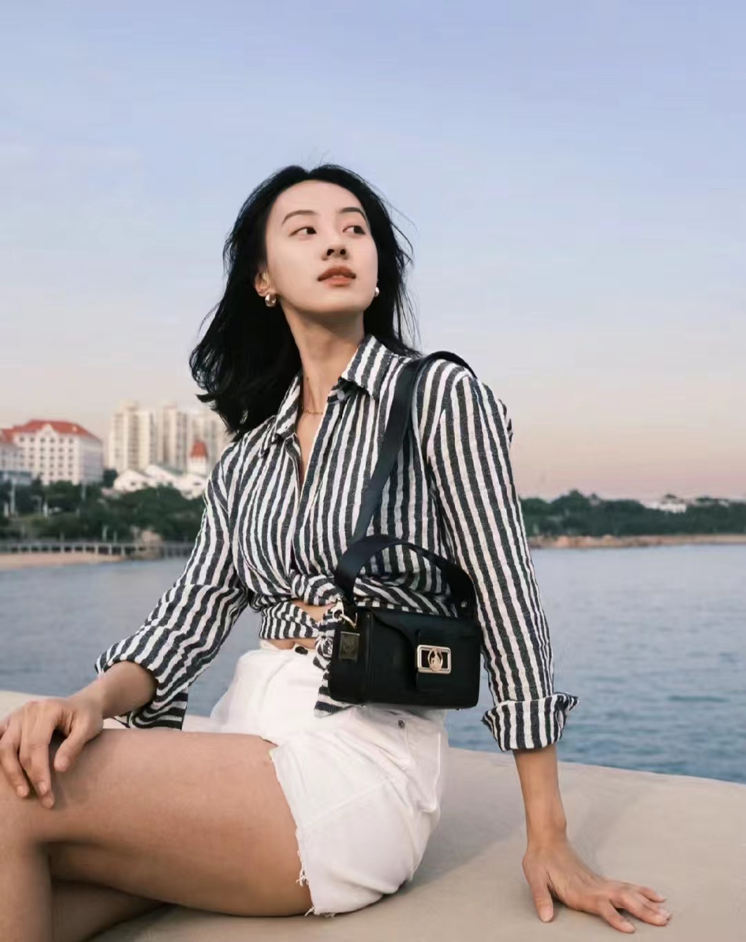 短裤配什么上衣好看男孩夏天,短裤配什么上衣好看冬季