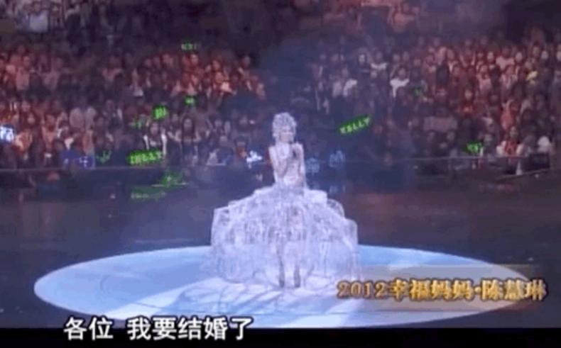 长了一张风情万种的脸下一句,看似清纯实际丰富情史女明星