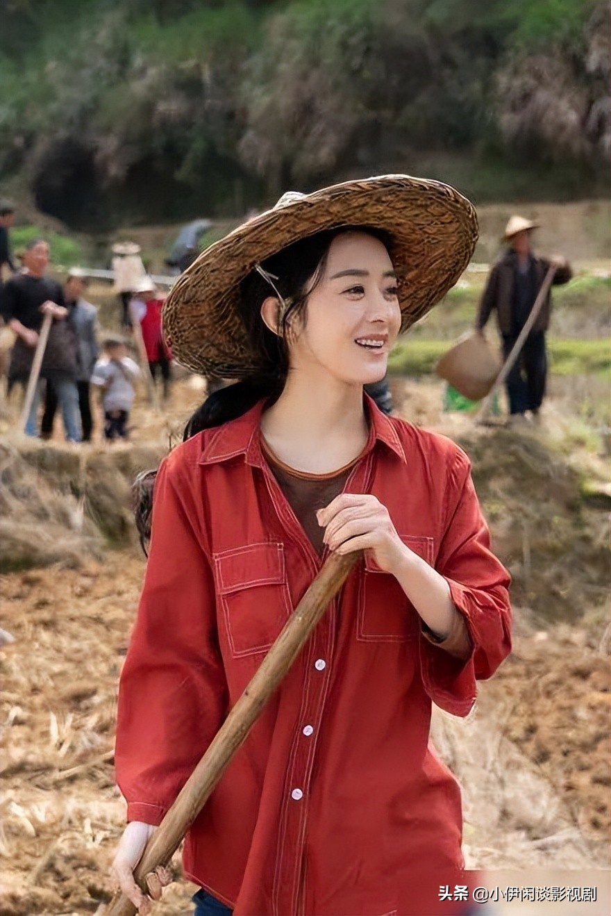 赵丽颖身着改良版旗袍大秀国风,赵丽颖穿着旗袍的照片