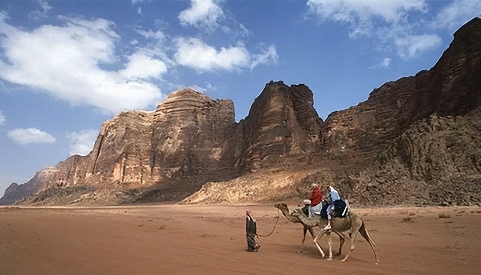 贝都因王朝的统治下,对阿拉伯、非洲和地中海地区有怎样的影响？